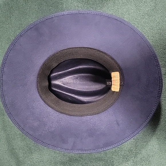 Hat N Roses - Picture 3 of 4